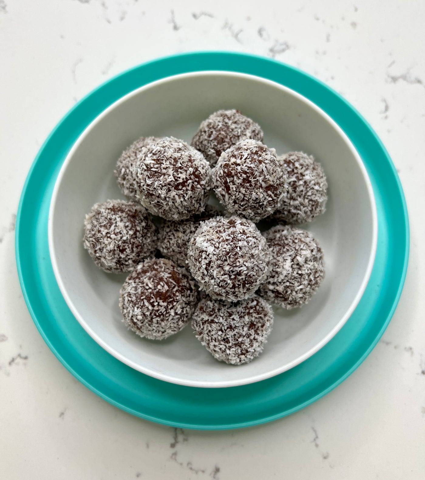 Healthy chocolate bliss balls 
