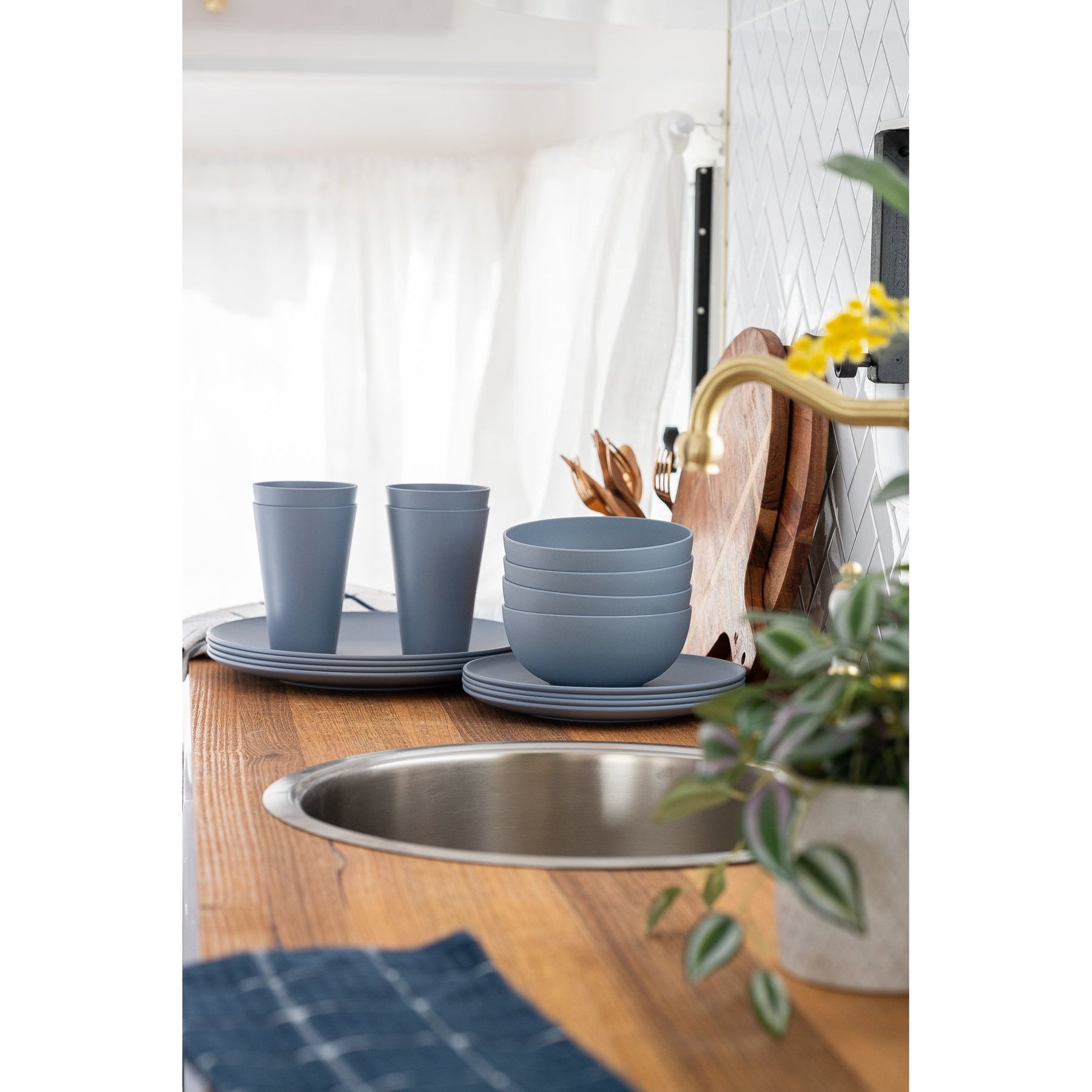 16pc Caravan Camping Boating Earth-friendly Dinnerware – Daisy Graze
